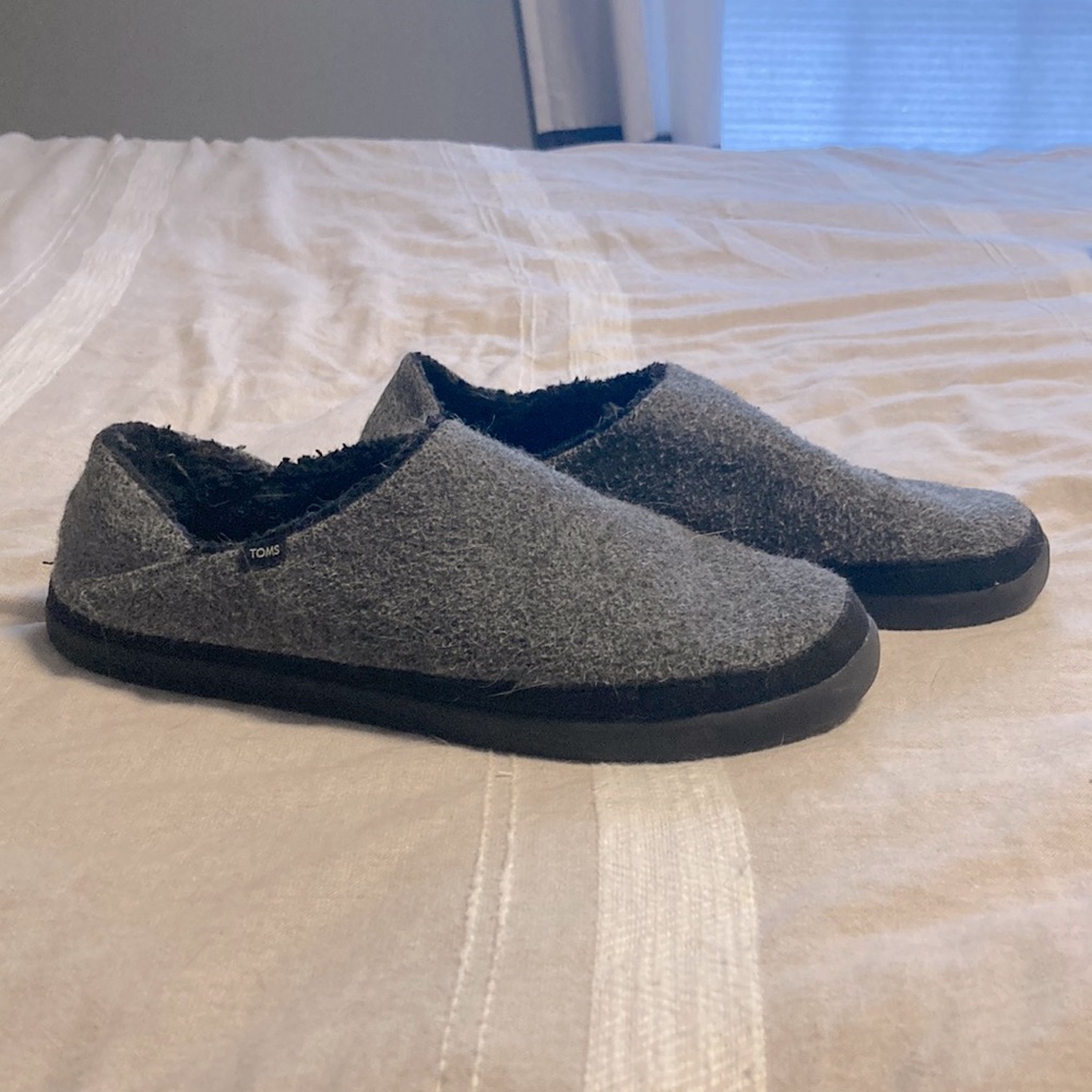 Toms indoor/outdoor slippers